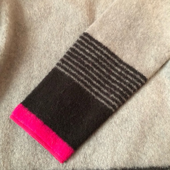 Conrad C Collection Wool Coat. Size medium . Grey with black,fuschia trim - Picture 4 of 6